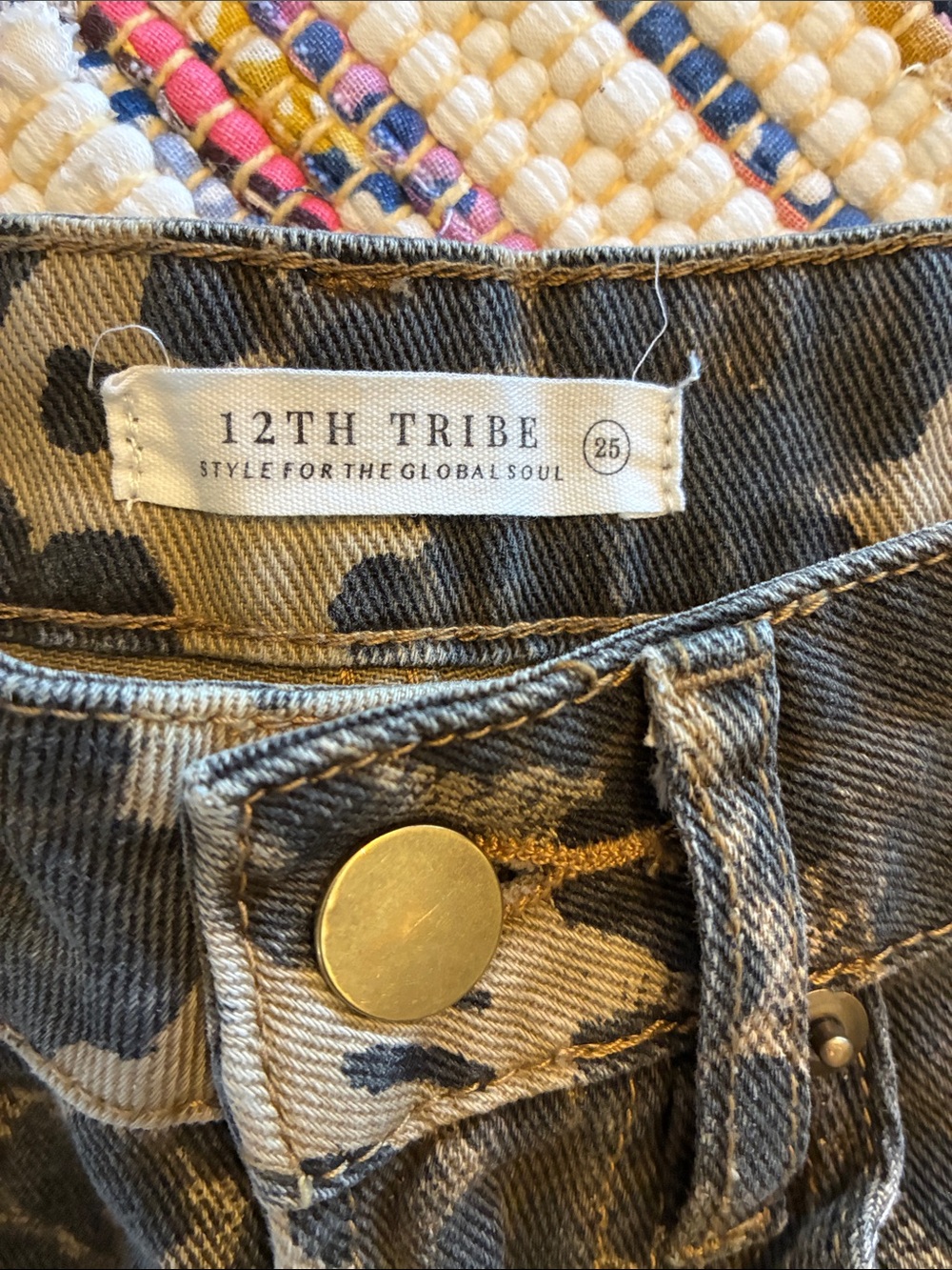 12th Tribe Leopard Print Barrel Jeans - Black & Tan, size 25 - Picture 4 of 6